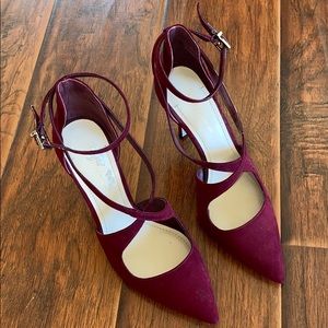 👠Vibrant color pumps with wrap-around straps!👠